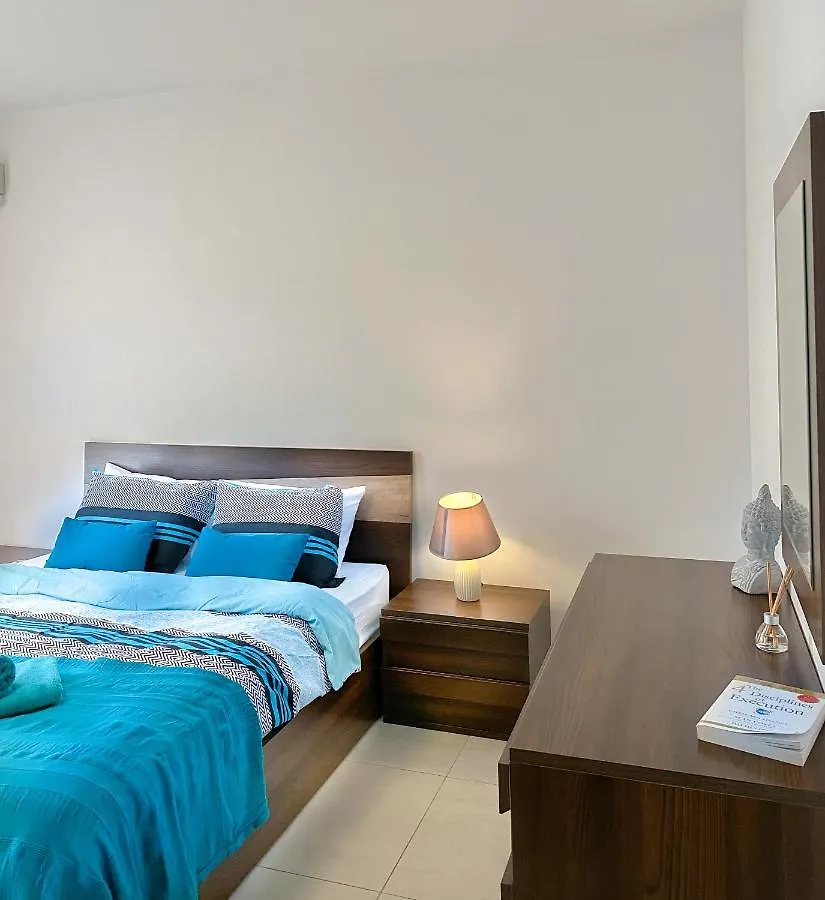 Charming Apartment In The Heart Of St. Julians San Ġiljan 0*,  Malta